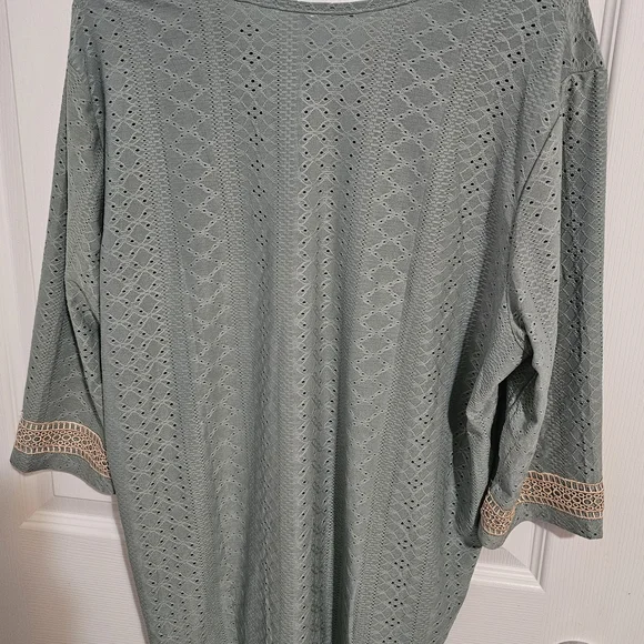 Women's Green V Neck 3/4 Sleeve Lace Detail Top Unbranded Size Large - Picture 4 of 8